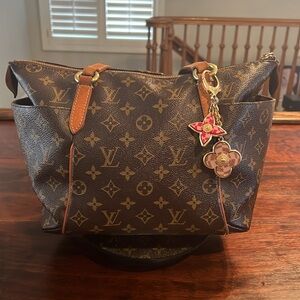 LOUIS VUITTON Monogram Totally PM
